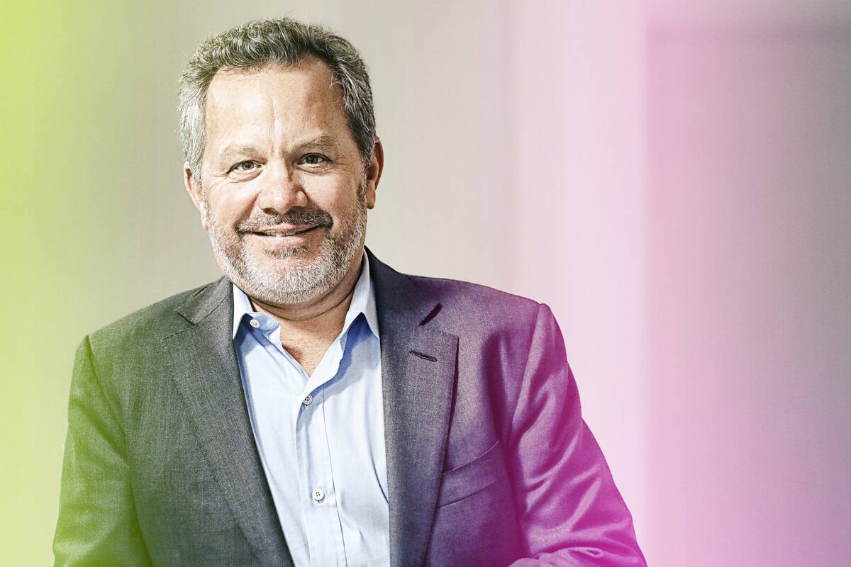 El CEO de The Rise Fund, la firma que fundó con el cantante de U2, explica cuál es la estrategia para seleccionar las empresas con las que se asociany por qué eligieron a Digital House en el país; cómo combinar el retorno con el impacto