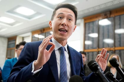 El CEO de TikTok, Shou Zi Chew, fue al Congreso a pedir explicaciones por la ley que obliga a la firma china ByteDance a vender TikTok