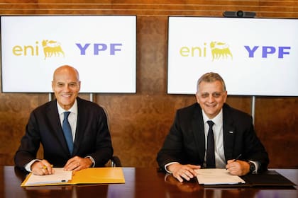 El CEO de YPF, Horacio Marín, junto a su par de ENI, Claudio Descalzi