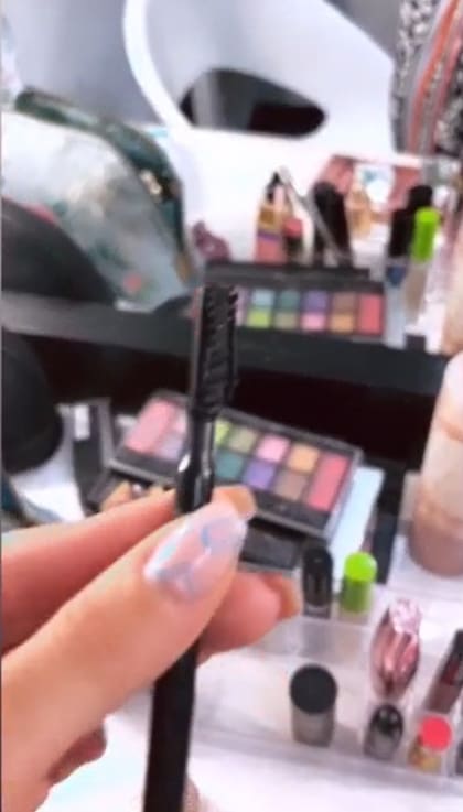 El cepillo de cejas que Nicole Neumann utilizó como cepillo de dientes