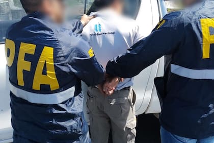 El "Chacal de Ezeiza", al ser detenido por la policía federal