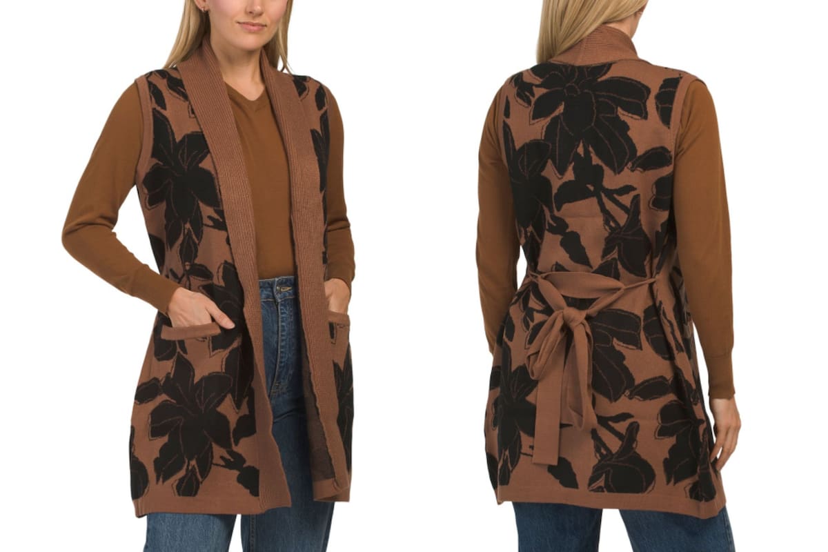 El chaleco con cuello chal que se vende en Marshalls es de poliéster buena calidad (Marshalls)