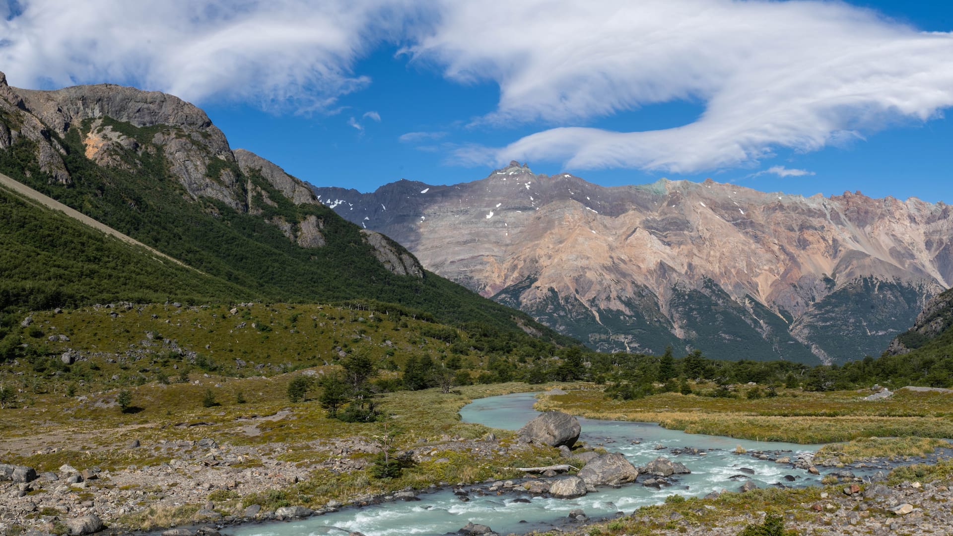 El Chaltén es ideal para hacer caminatas, entre ríos y lagos en busca de glaciares y buenas vistas del monte Fitz Roy