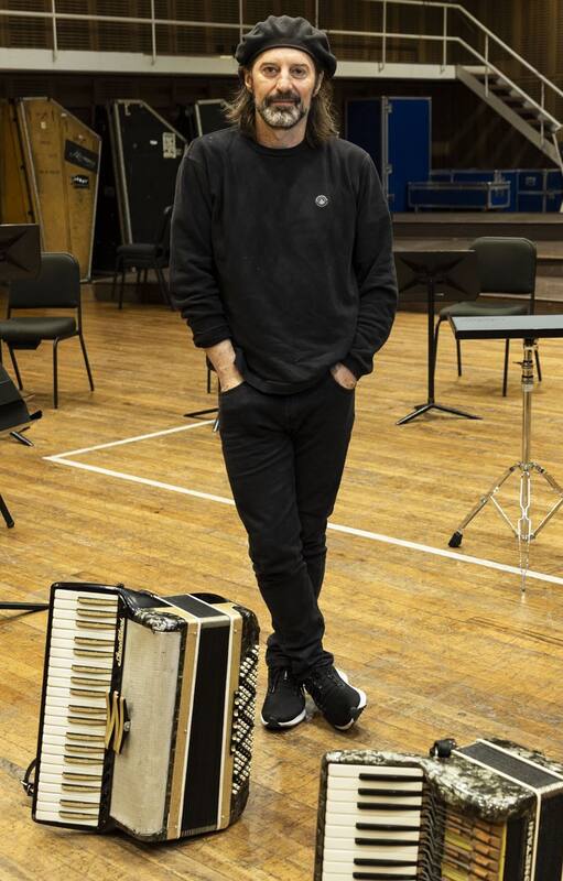 El Chango Spasiuk celebra esta noche, en el Teatro Colon, sus 35 años de trayectoria