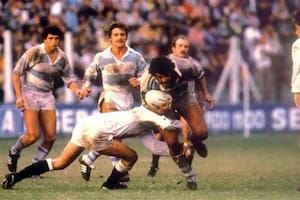 El Chapa Branca, con los Pumas, avanza con toda la furia durante un test ante Inglaterra