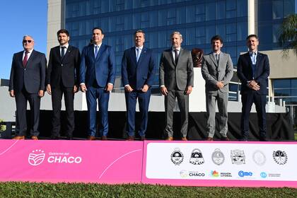 El chaqueño Leandro Zdero, en el centro, encabeza la reunión de gobernadores de El Litoral