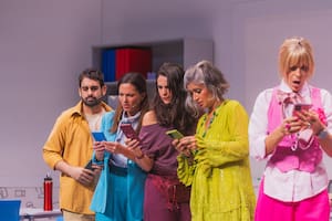 Un chat de madres, “un tema grave”, situaciones disparatadas y una comedia que no da respiro