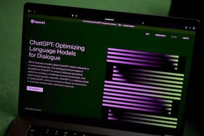 El ChatGPT genera textos, realiza traducciones y resuelve problemas matemáticos