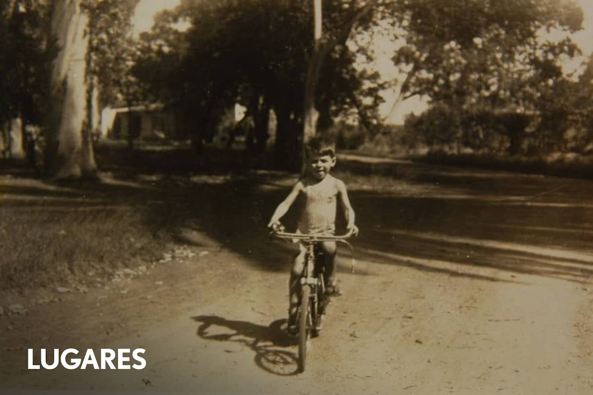 El Che andando en bici en Portela, Baradero.