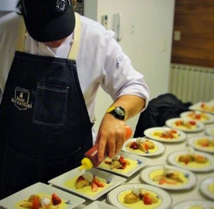 El chef a domicilio Juan Bernardini conoce las cocinas de las torres más exclusivas de Buenos Aires; para el 14 de febrero ya tiene tres cenas romáticas