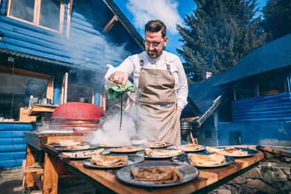 El chef Damián Betular en el ciclo Sabores de Montaña en el cerro Bayo