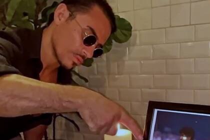 El chef dueño de la cadena de restaurantes Nusr-et le le rindió homenaje al Diez y le reservó una mesa "para siempre"