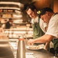 Después de 10 años de trabajar para abrir un restaurante propio, tiene dos recomendados por la Guía Michelin