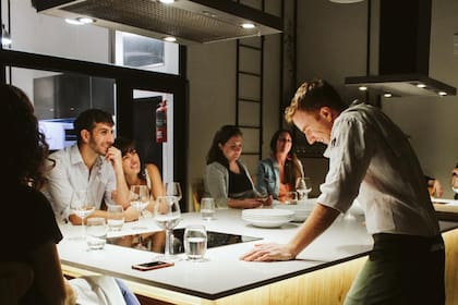 El chef Pablo Cerne y su propuesta, recomendada por la Guía Michelin