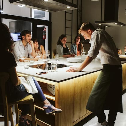 El chef Pablo Cerne y su propuesta, recomendada por la Guía Michelin