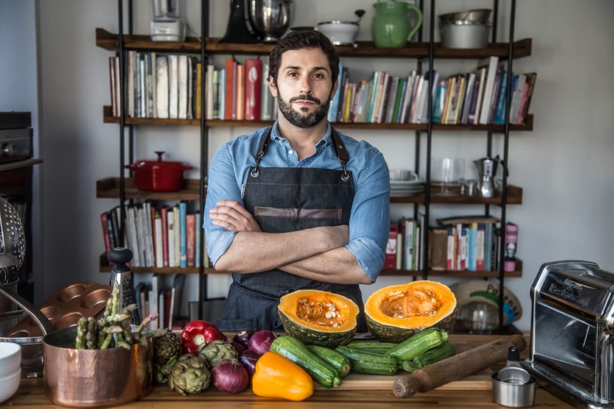 El chef, que se prepara para regresar a la televisión, se refirió a la polémica que generó el levantamiento que coconducía en América, Cocina sobre ruedas