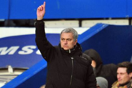 El Chelsea de Mou quedó único líder en la Premier