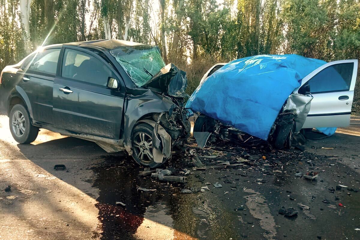 El Chevrolet Aveo y el Fiat Palio que chocaron de frente en la ruta provincial 24, en el departamento de Lavalle, al norte de la ciudad de Mendoza