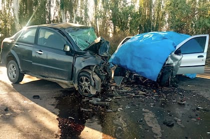 El Chevrolet Aveo y el Fiat Palio que chocaron de frente en la ruta provincial 24, en el departamento de Lavalle, al norte de la ciudad de Mendoza