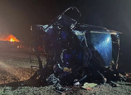 El Chevrolet Classic en el que perdió la vida una familia bonaerense tras un choque en la llamada "ruta de la muerte"