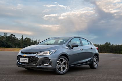 El Chevrolet Cruze Premier con conectividad Wi-Fi y acceso a Internet móvil será el nuevo modelo tope de gama de la serie