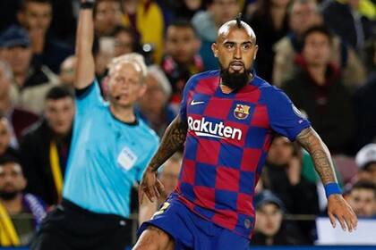 El chileno Arturo Vidal afronta un litigio contractual con Barcelona