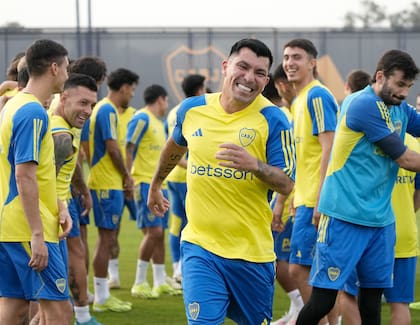 El chileno Gary Medel, uno de los refuerzos de Boca en este mercado de pases, sería titular