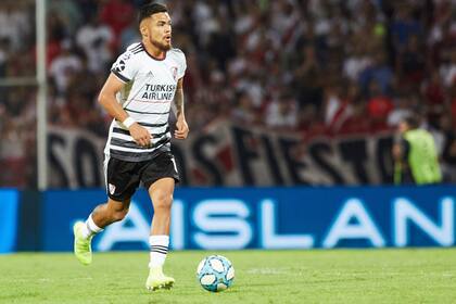 El chileno Paulo Díaz vuelve a ser titular por la salida obligada de Lucas Martínez Quarta