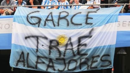 La famosa bandera que hizo reír al Chino Garcé