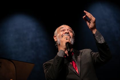 El Chino Laborde se presenta el miércoles con Alejandra Flores y la Orquesta de la UBA