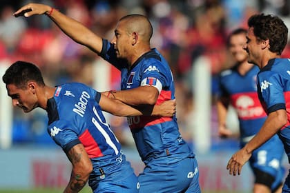 El Chino Luna hizo el gol del triunfo para Tigre