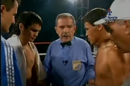 El "Chino" Maidana, el árbitro Daniel Rodriguez y León