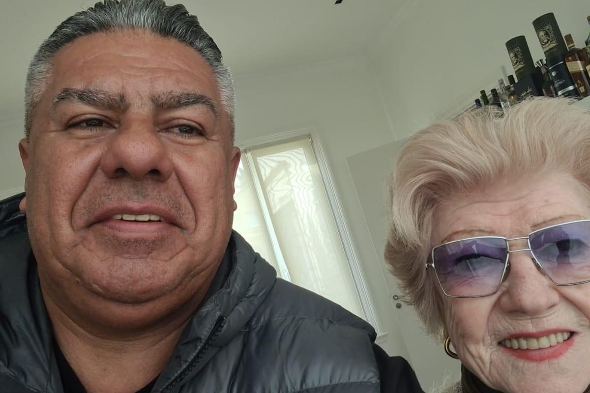 El Chiqui Tapida junto a su madre, Leonor