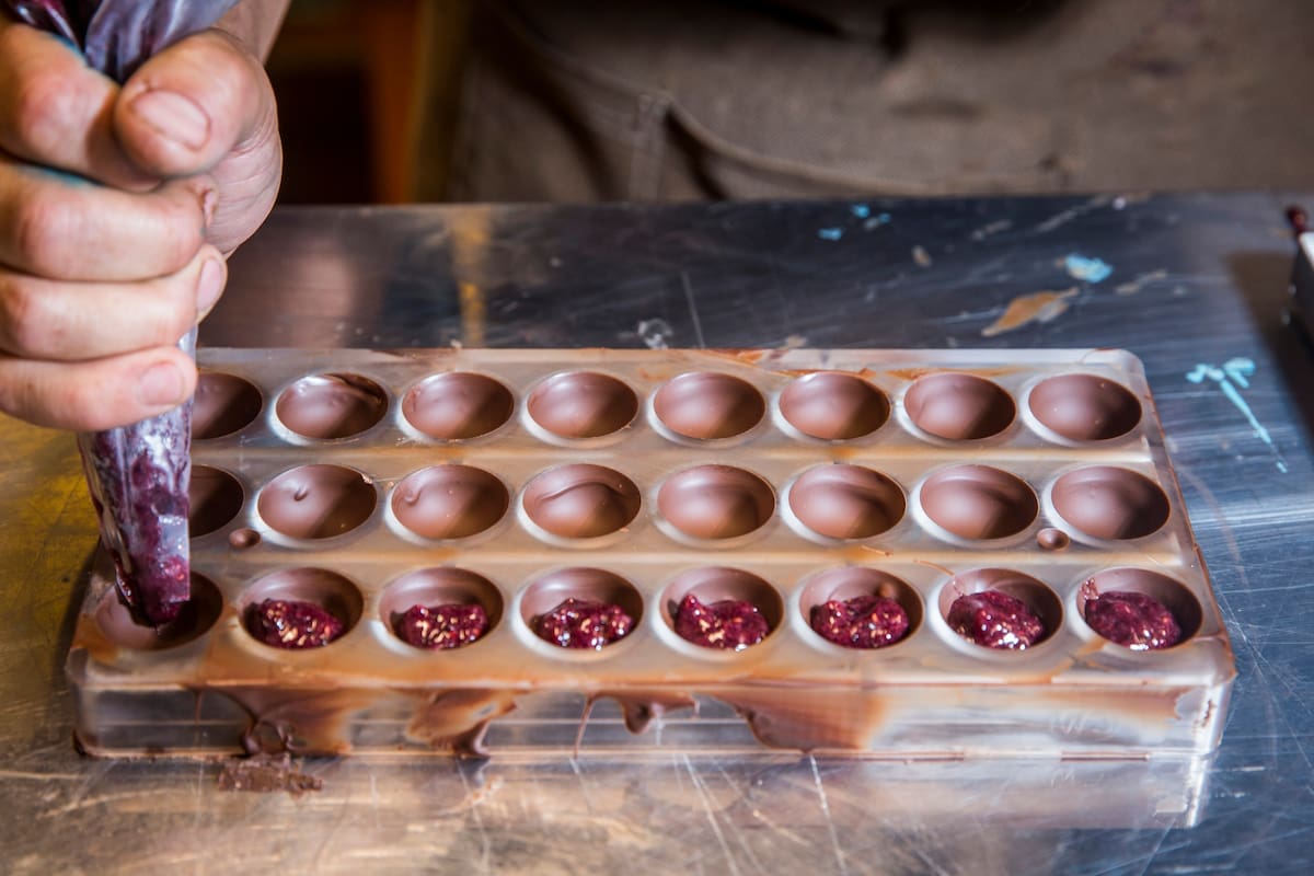 El chocolate se elabora de manera artesanal, con materia prima orgánica y sin ningún tipo de conservante.