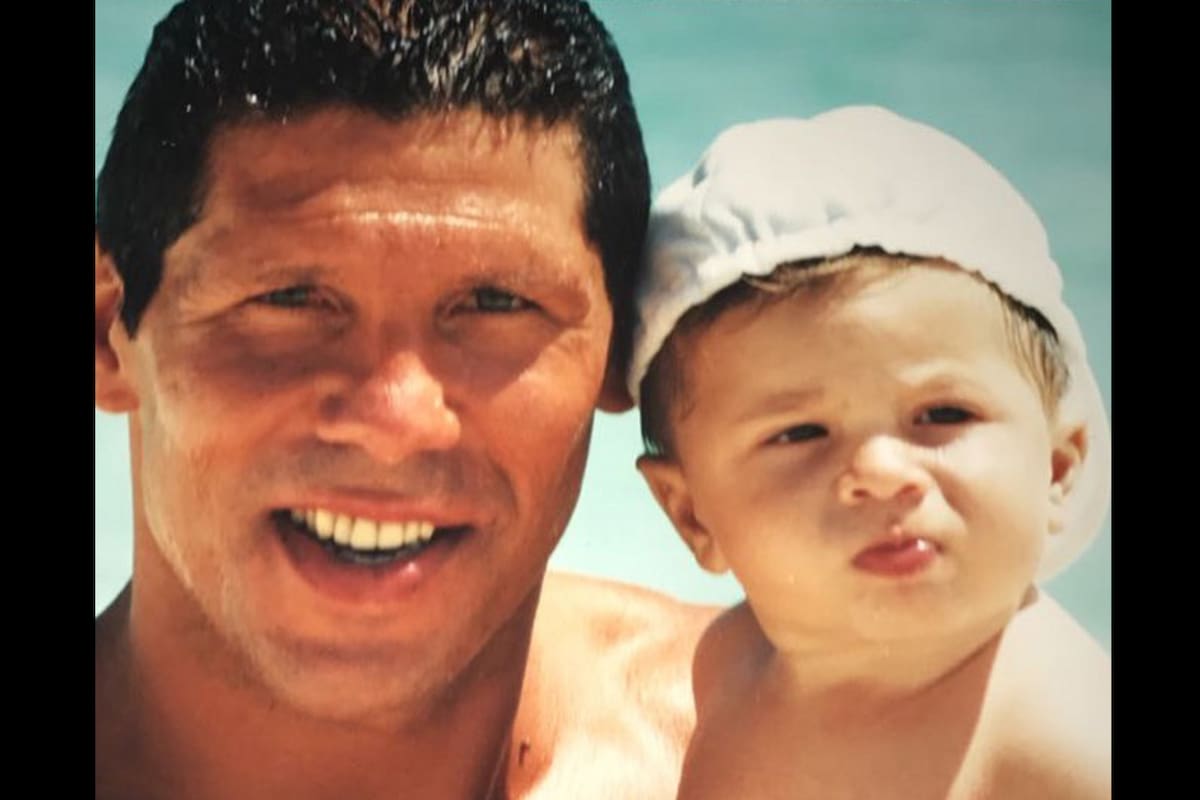 El Cholo Simeone con su hijo mayor Giovanni cuando era pequeño.