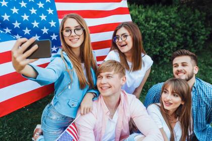 El choque cultural al trasladarse a Estados Unidos es una parte habitual de las estancias en el extranjero y refleja las diferencias entre las costumbres estadounidenses y las del país de origen