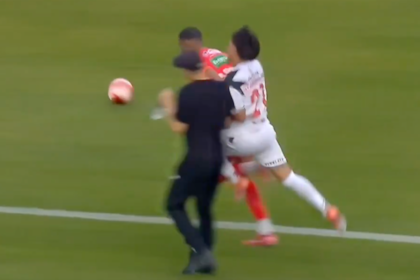 El choque de Israel Damonte con Nicolás Azambuja, de Danubio, que provocó que le anulen el gol del descuento a Boston River