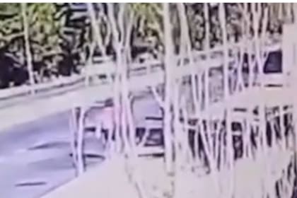 El choque fue captado por una cámara vial