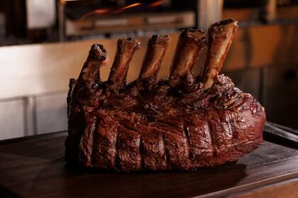 El chuletón añejo asado a la leña