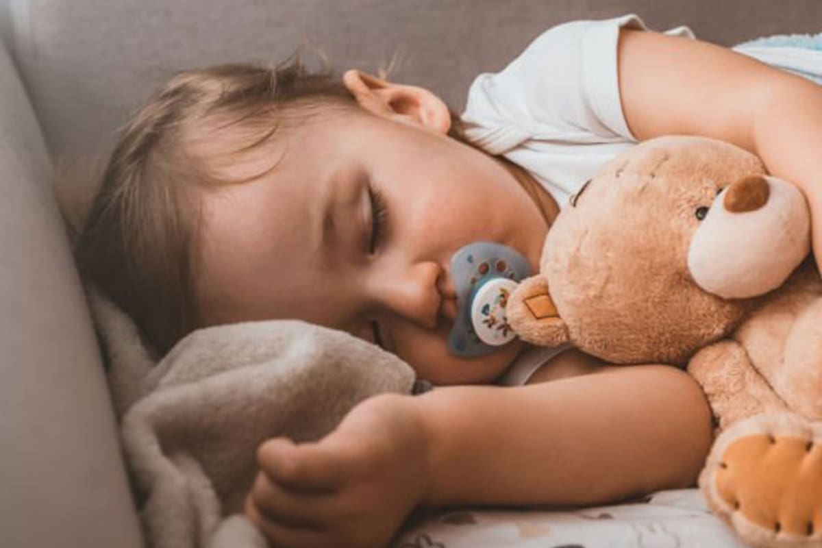 El chupete puede proporcionar un alivio significativo para el bebé, pero también puede presentar desafíos y riesgos que deben ser gestionados adecuadamente