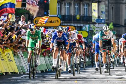 El ciclista del equipo Alpecin-Deceuninck, Jasper Philipsen, gana su primera etapa en el Tour de Francia 2022 con llegada en Carcassonne
