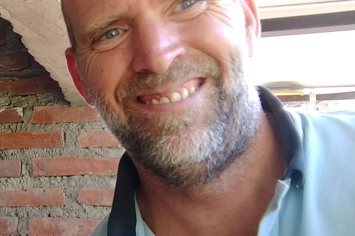 El ciclista Ramiro Sagasta falleció camino al hospital tras haber sido rociado con combustible por un motociclista