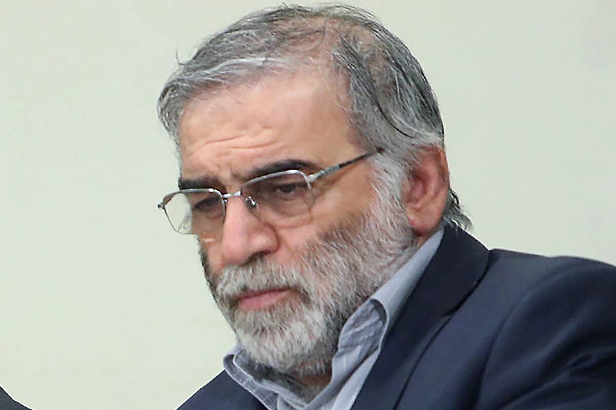 El científico Mohsen Fakhrizadeh durante una reunión con el líder supremo iraní en Teherán, el 23 de enero de 2019