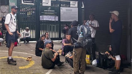El cierre de Machu Picchu dejó a turistas varados en la ciudadela inca y sus alrededores.