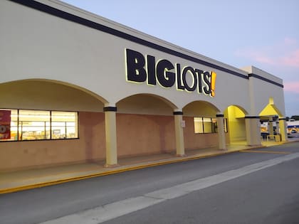 El cierre de sus tiendas se da luego de que se cayera la venta de la compañía