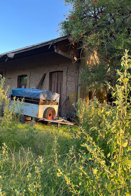 El cierre del ferrocarril, inundaciones y otras desdichas hicieron que los habitantes del pueblo reaccionaran con creatividad y abrieran las puertas a los turistas