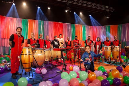 El cierre del festival a cargo de La Bomba de Tiempo junto a Topa.