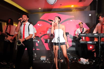 El cierre musical del evento solidario estuvo a cargo de la banda de cumbia Agapornis