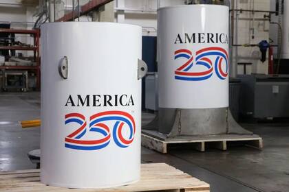 El cilindro de acero inoxidable será enterrado hasta el año 2270