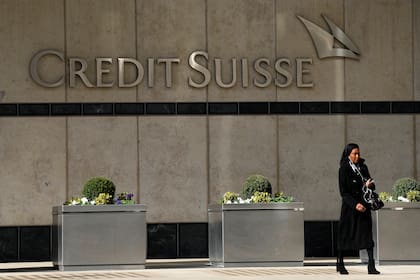 El cimbronazo alrededor del Credit Suisse golpea al sector financiero internacional y arrastra a los bancos argentinos.